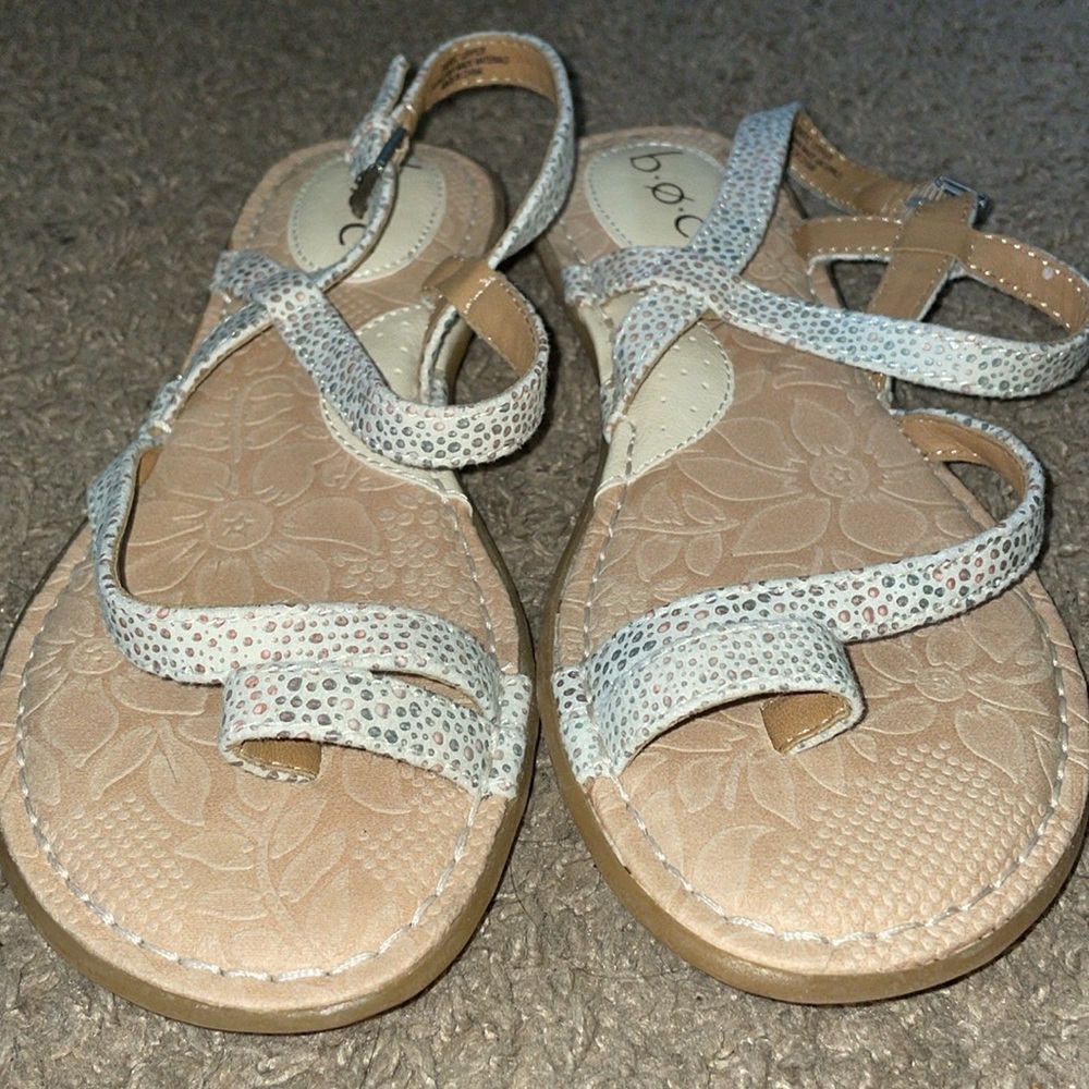 BOC Corey White gold loop toe flat sandals - Picture 7 of 9